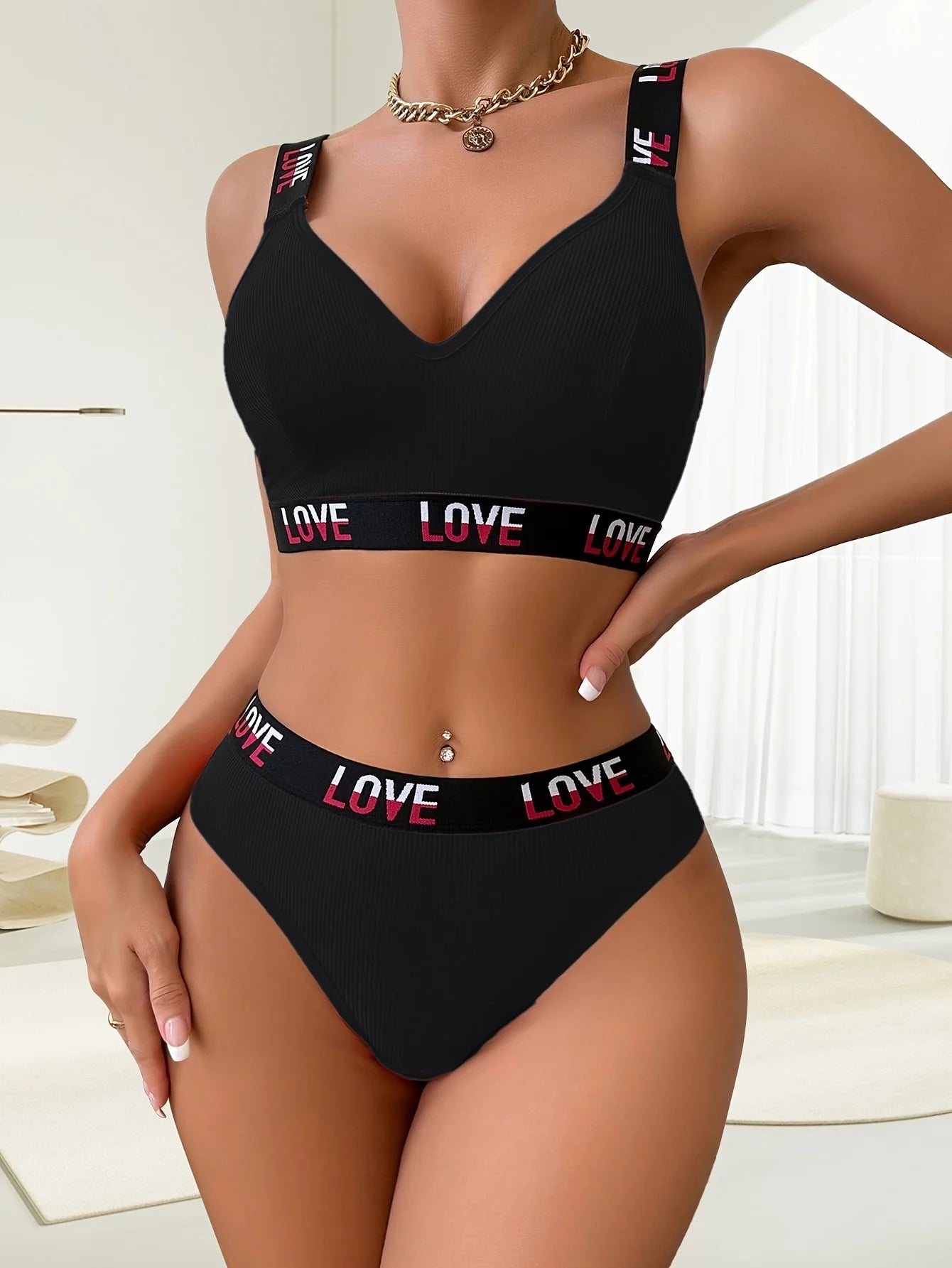 Stylish Color Block Sports Bra and Thong Set with Trendy Letter Print