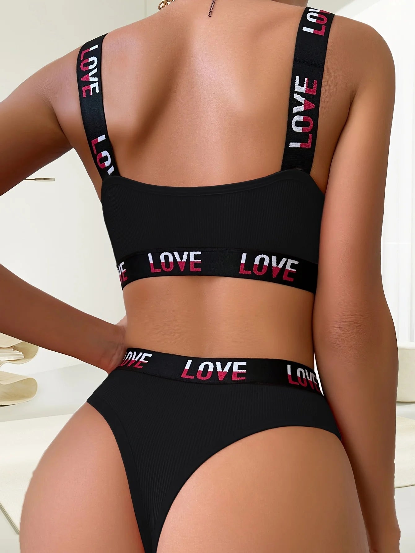 Stylish Color Block Sports Bra and Thong Set with Trendy Letter Print